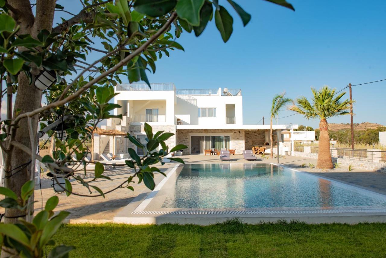 Villa Pnoe Seaside Kalamaki  Exterior photo
