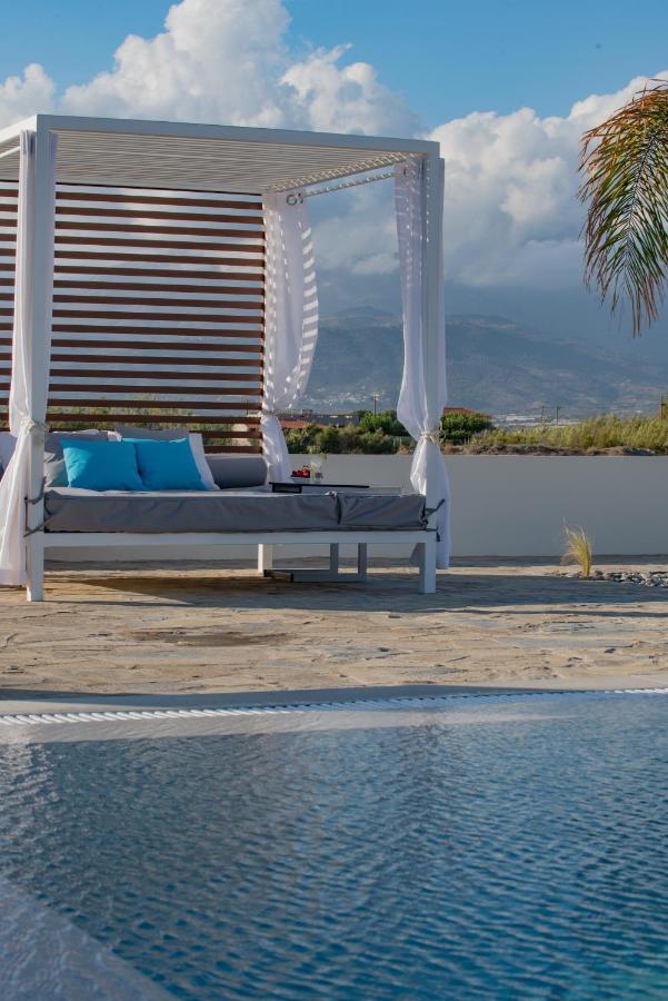 Villa Pnoe Seaside Kalamaki  Exterior photo