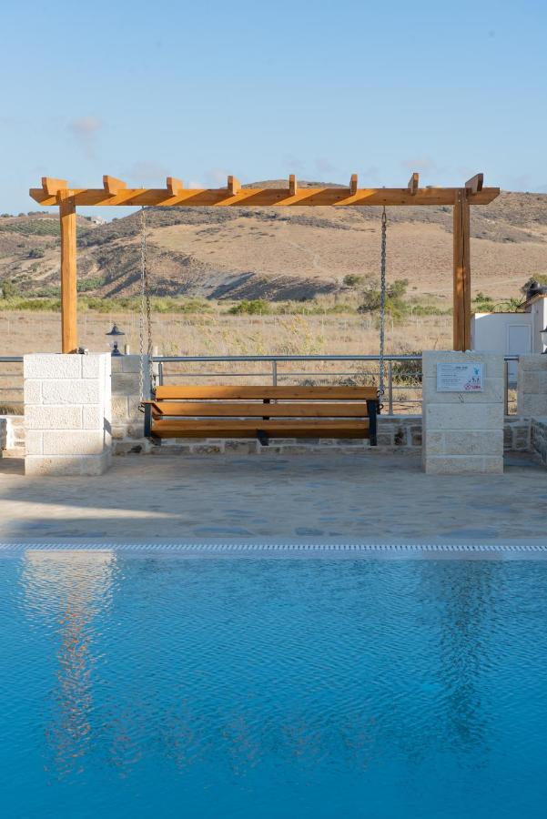 Villa Pnoe Seaside Kalamaki  Exterior photo