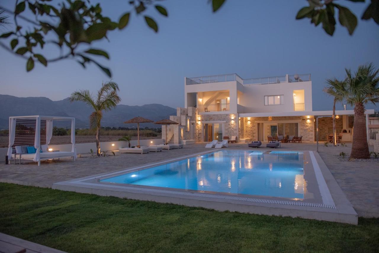 Villa Pnoe Seaside Kalamaki  Exterior photo