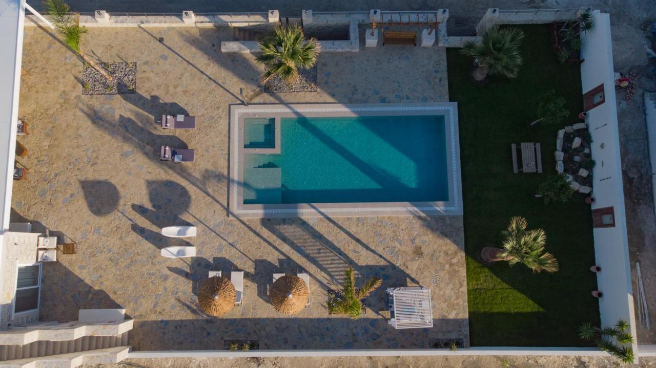 Villa Pnoe Seaside Kalamaki  Exterior photo