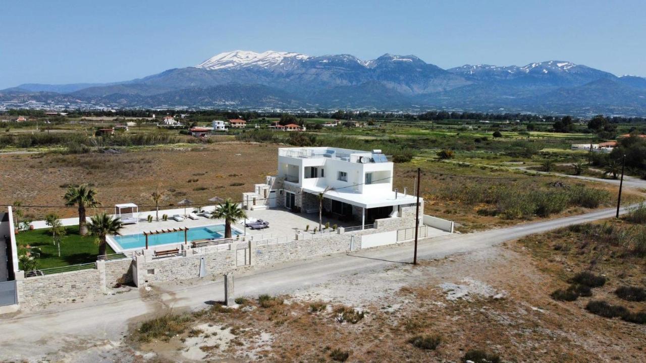 Villa Pnoe Seaside Kalamaki  Exterior photo